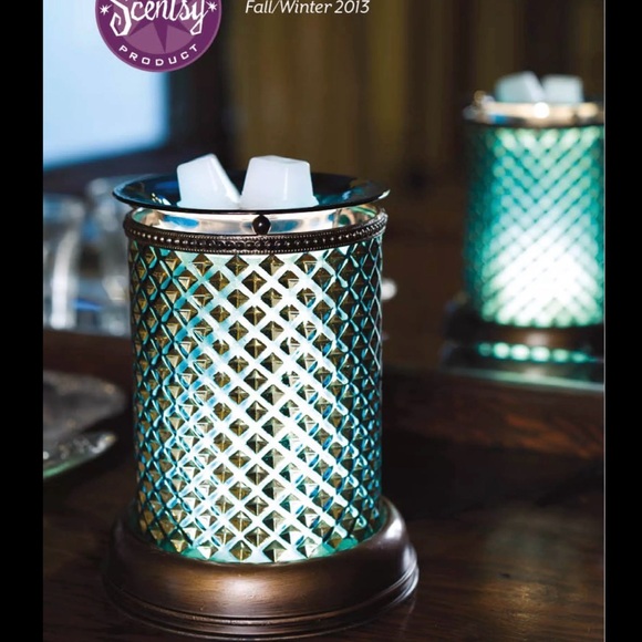 Scentsy Blue and Silver Lattice Lamp Shade Warmer - Picture 4 of 6